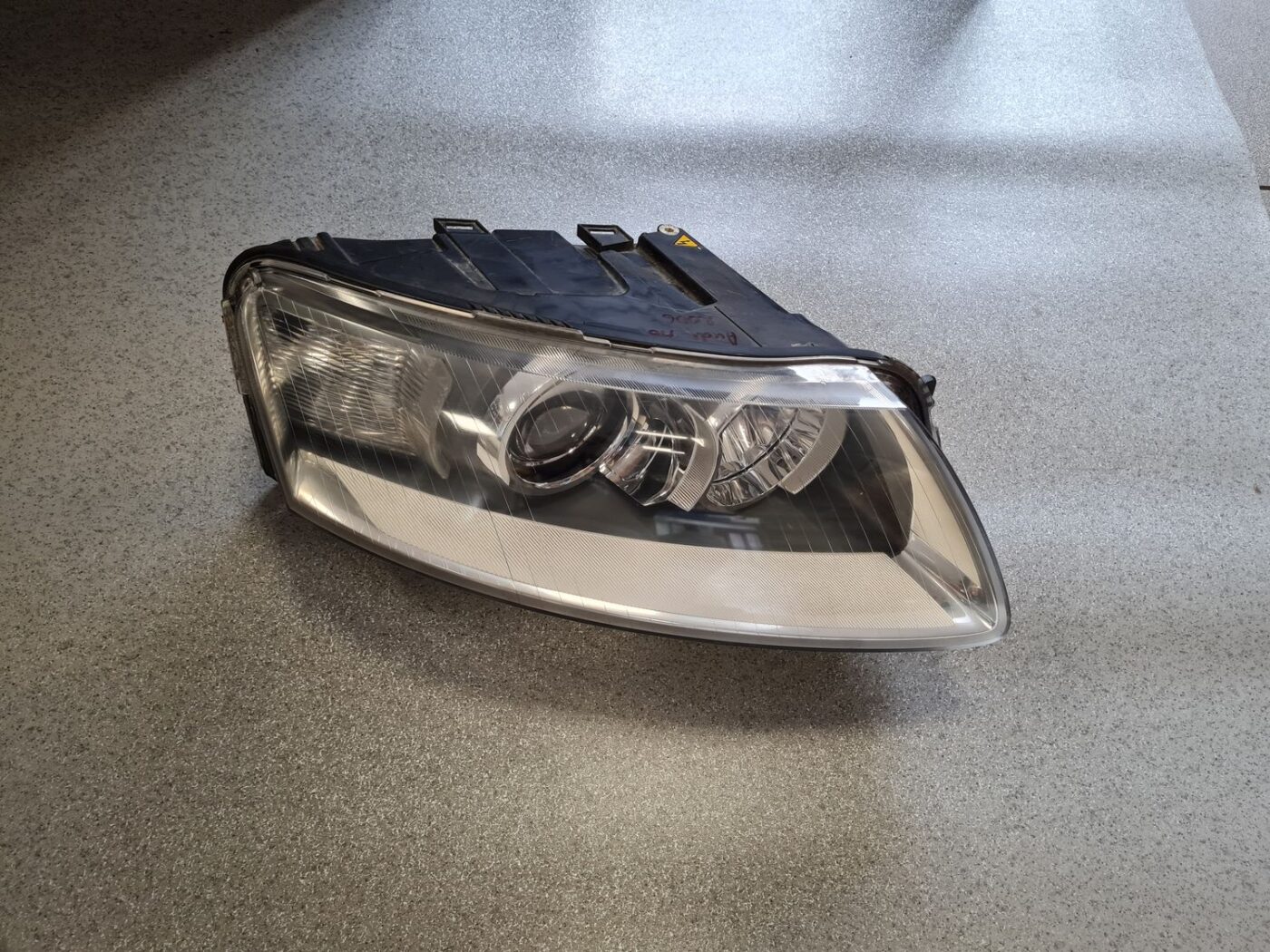 Priekšējais labais lukturis priekš AUDI A6 AVANT 2006 1 Priekšējais labais lukturis priekš AUDI A6 AVANT 2006