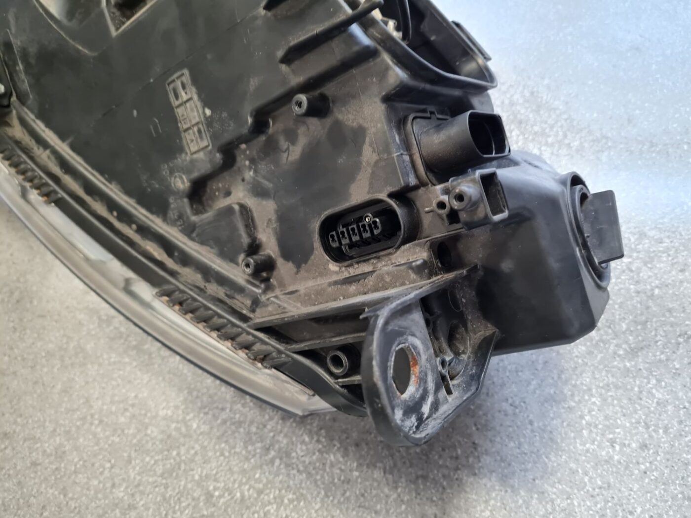 Priekšējais labais lukturis priekš AUDI A6 AVANT 2006 4 Priekšējais labais lukturis priekš AUDI A6 AVANT 2006