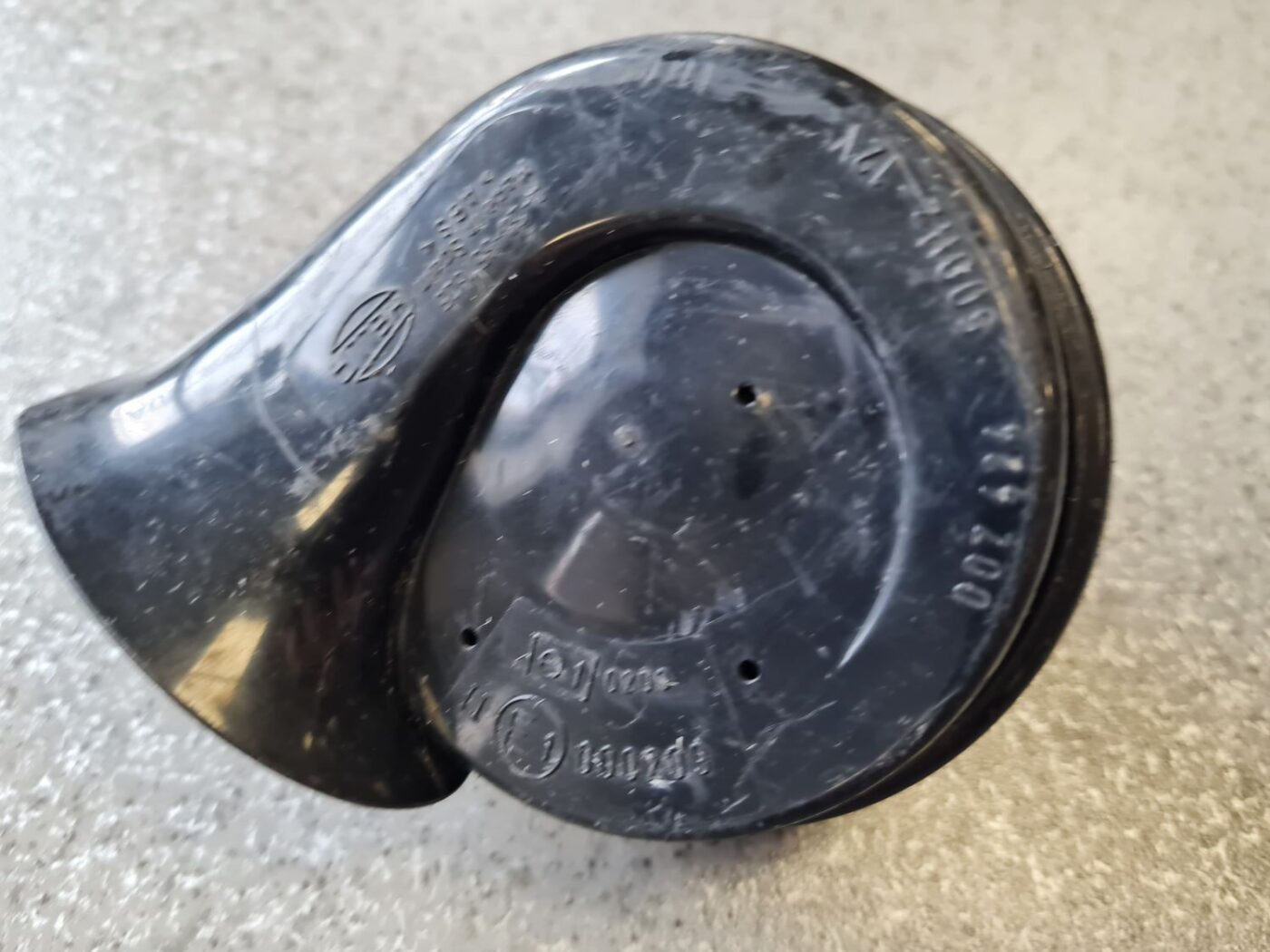 Skaņas signāls priekš VW PASSAT B6 2008 ANGL. 2 Skaņas signāls priekš VW PASSAT B6 2008 ANGL.