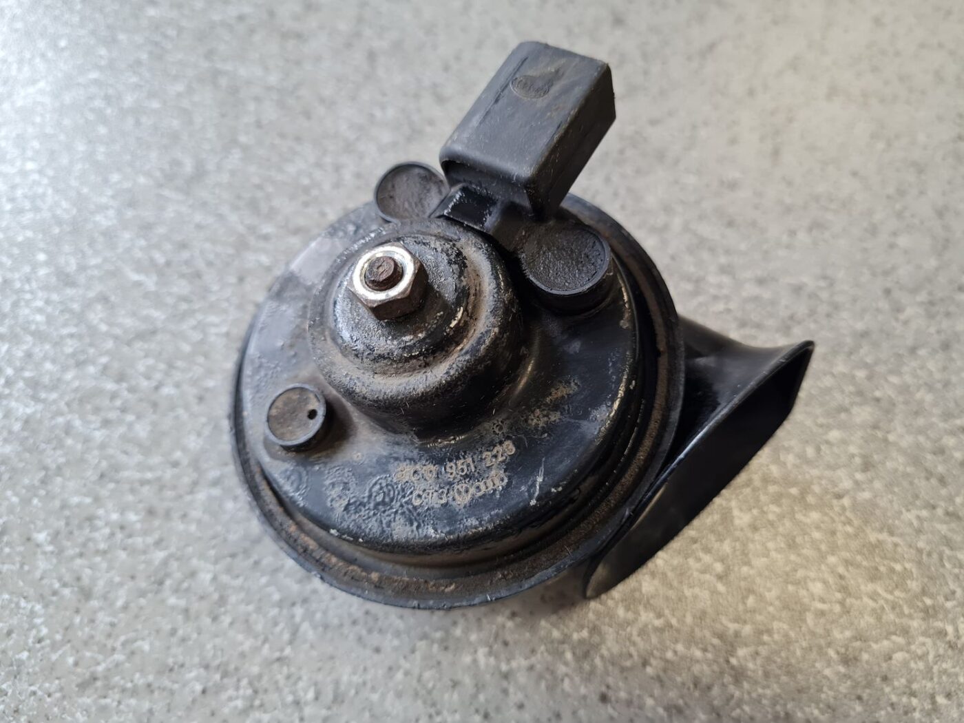 Skaņas signāls priekš VW PASSAT B6 2008 ANGL. 5 Skaņas signāls priekš VW PASSAT B6 2008 ANGL.