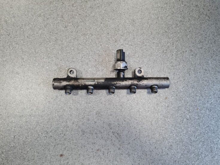 Degvielas sadales caurule priekš VOLVO S40 2004 Grey