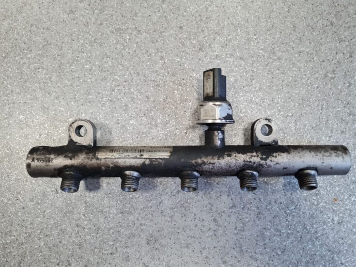 Degvielas sadales caurule priekš VOLVO S40 2004 Grey