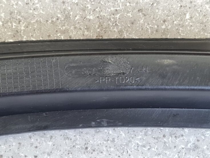 Priekšēja bufera kreisāis kronšteins priekš VW PASSAT B6 2008 ANGL.