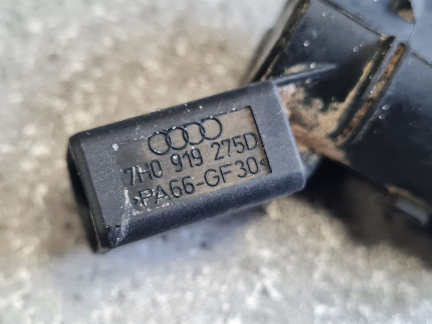 Parkošanās devējs priekš AUDI A4 2007 6 Parkošanās devējs priekš AUDI A4 2007