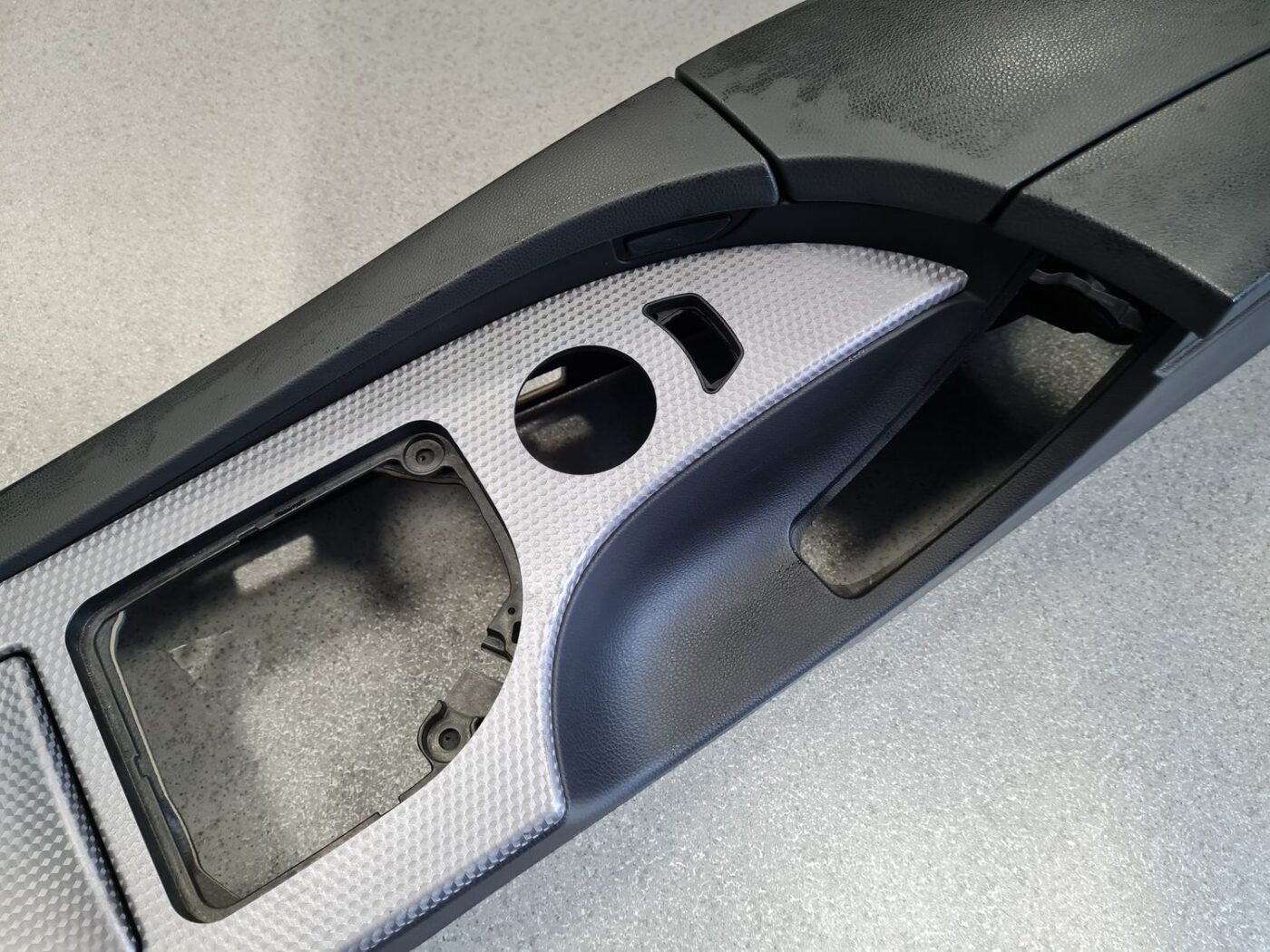 Centrālās konsoles apdares lielākā daļa priekš BMW 530D E61 2006 TOURING TITANSILVER 16 Centrālās konsoles apdares lielākā daļa priekš BMW 530D E61 2006 TOURING TITANSILVER