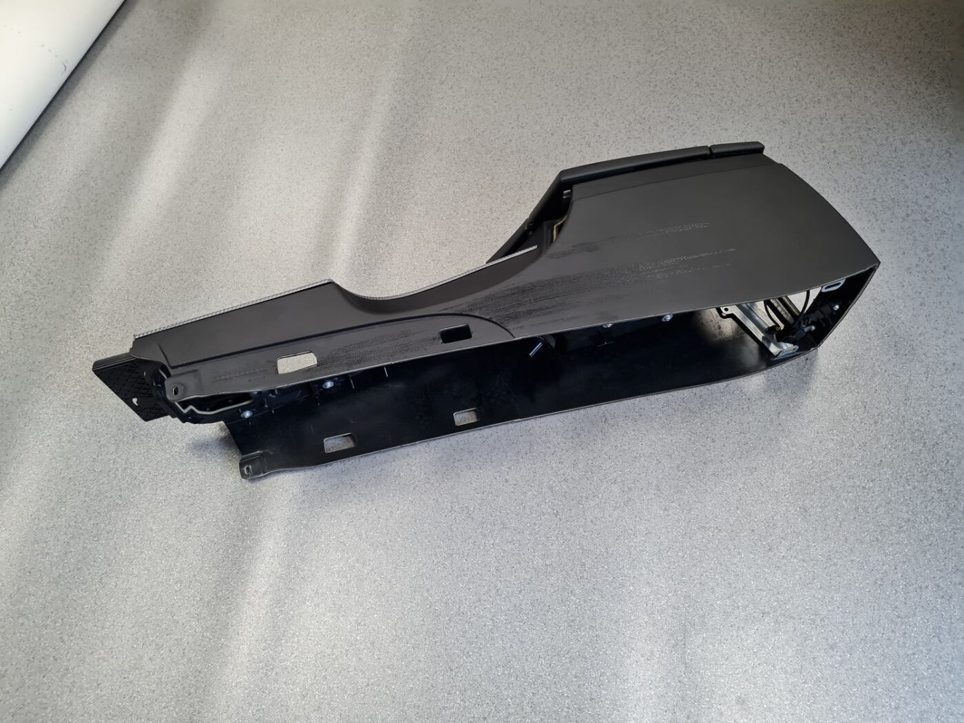 Centrālās konsoles apdares lielākā daļa priekš BMW 530D E61 2006 TOURING TITANSILVER 9 Centrālās konsoles apdares lielākā daļa priekš BMW 530D E61 2006 TOURING TITANSILVER