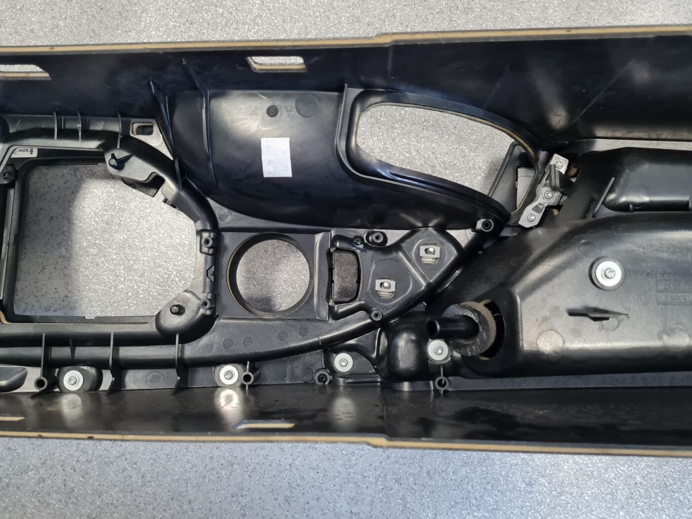 Centrālās konsoles apdares lielākā daļa priekš BMW 530D E61 2006 TOURING TITANSILVER 6 Centrālās konsoles apdares lielākā daļa priekš BMW 530D E61 2006 TOURING TITANSILVER