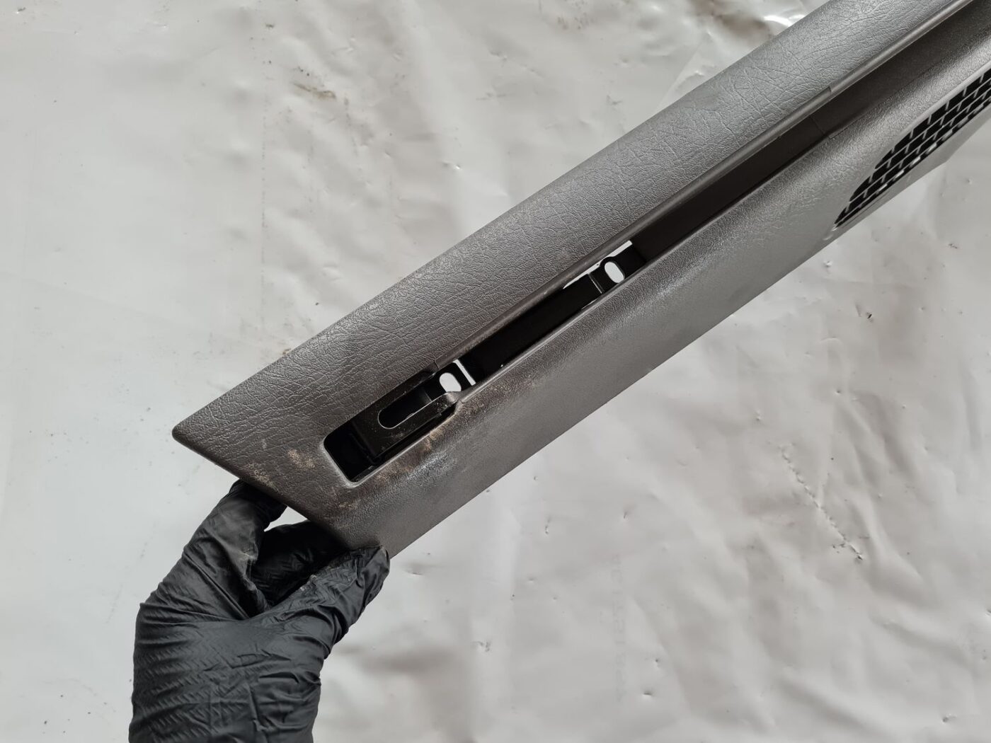 Bagāžnieka žalūziju sliedes priekš SAAB 9-5 1999 2 Bagāžnieka žalūziju sliedes priekš SAAB 9-5 1999