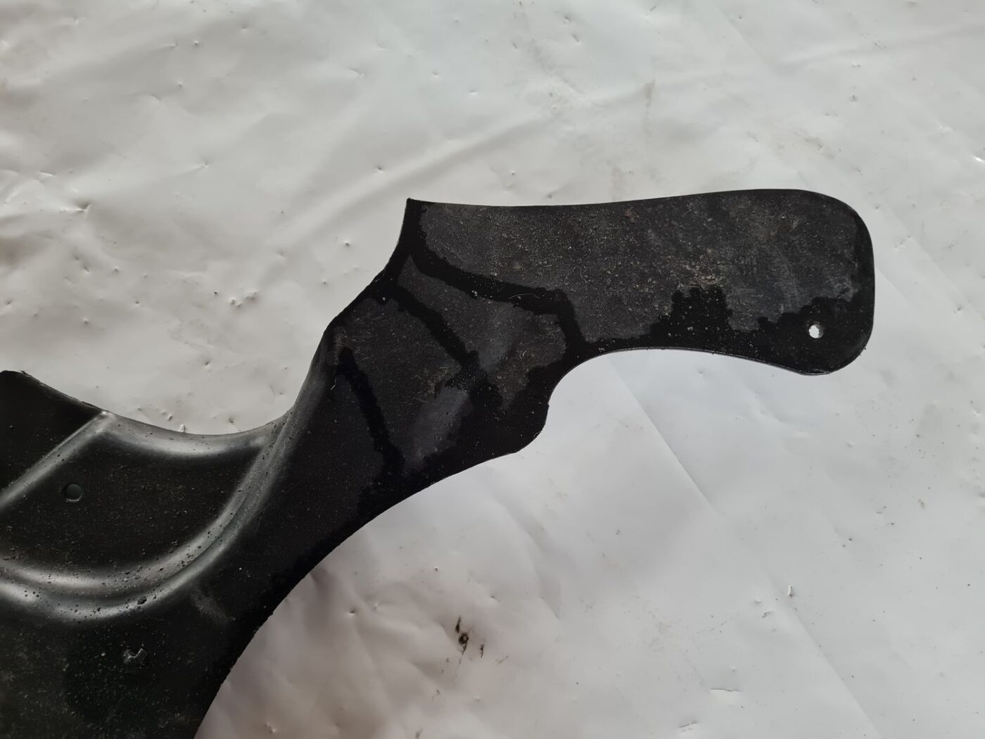 Dzinēja aizsargdaļas priekš SAAB 9-5 1999 2 Dzinēja aizsargdaļas priekš SAAB 9-5 1999