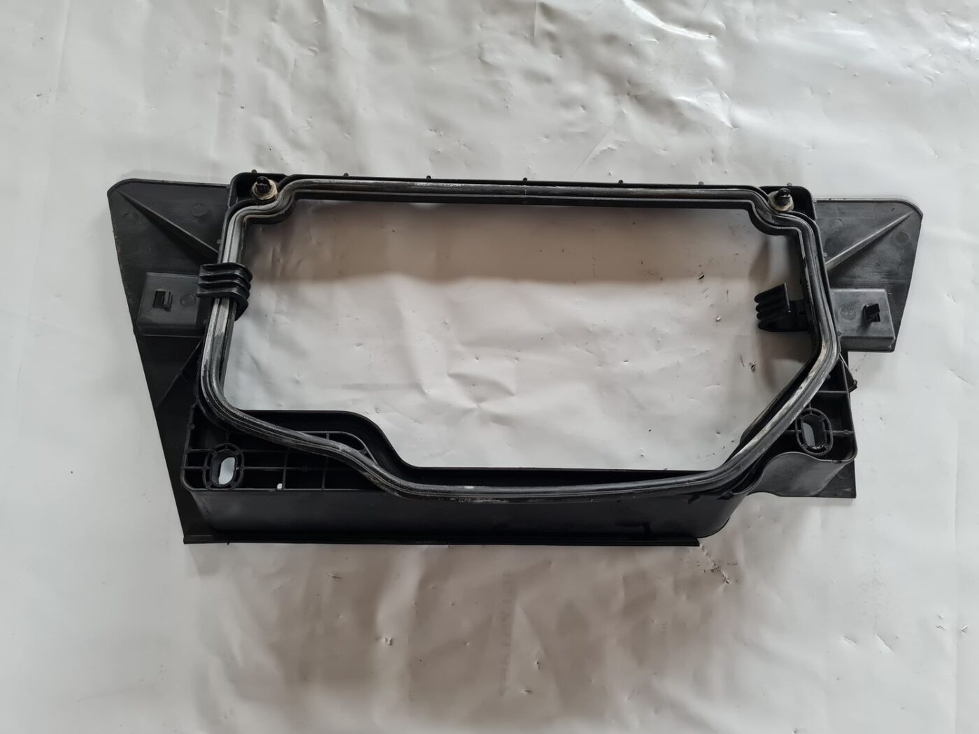 Salona gaisa filtra korpuss priekš SAAB 9-5 1999 3 Salona gaisa filtra korpuss priekš SAAB 9-5 1999