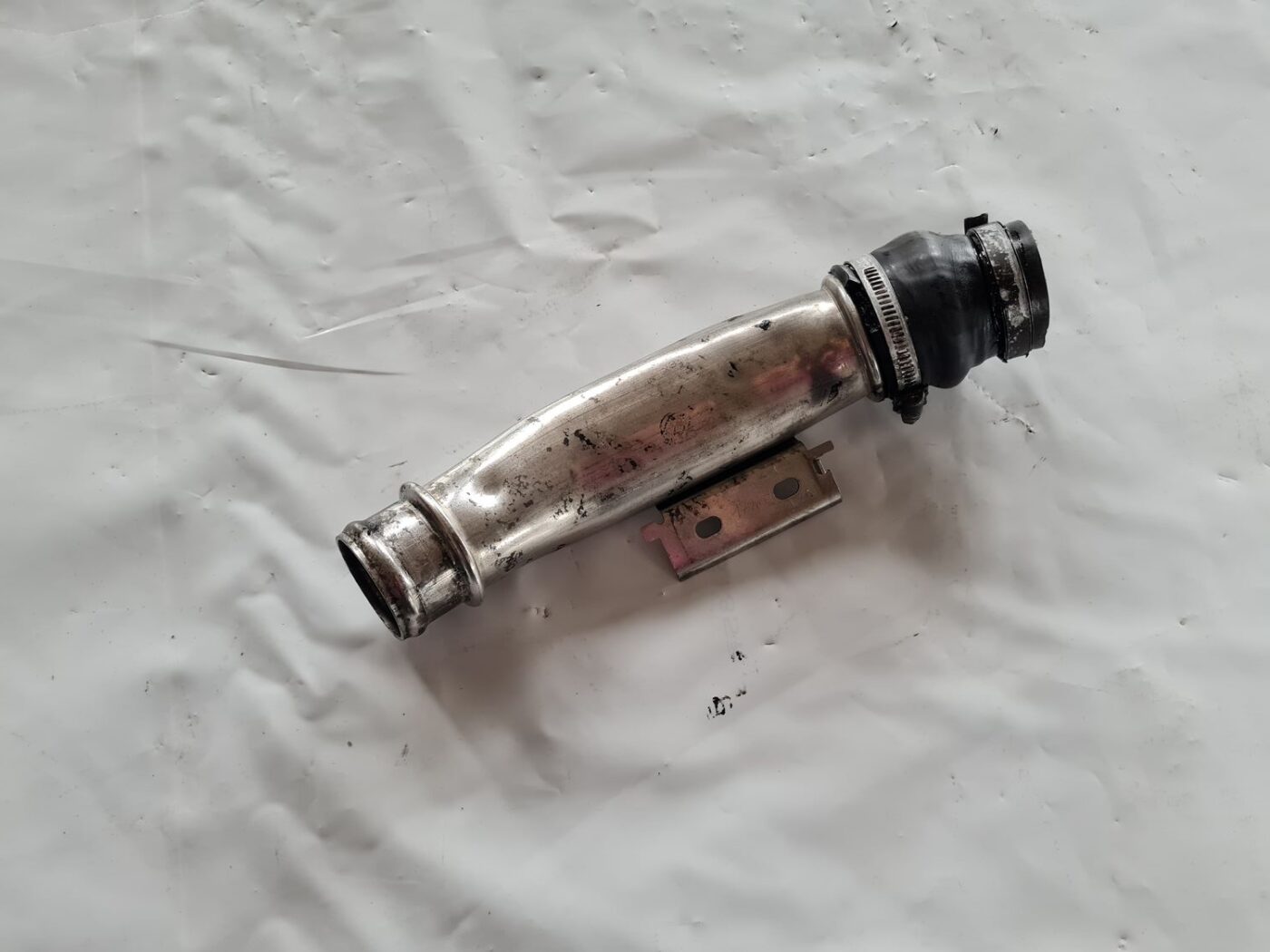 Interkulera caurule priekš SAAB 9-5 1999 1 Interkulera caurule priekš SAAB 9-5 1999