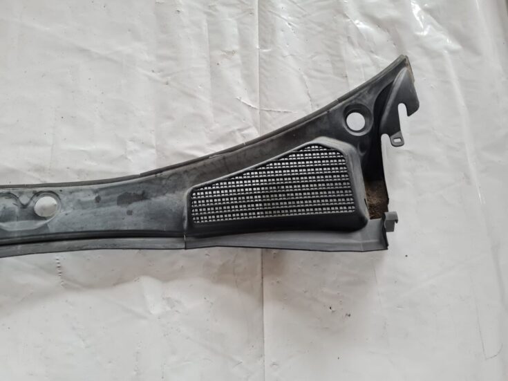 Vējstikla uzlikas (deflektora) režģis priekš SAAB 9-5 1999