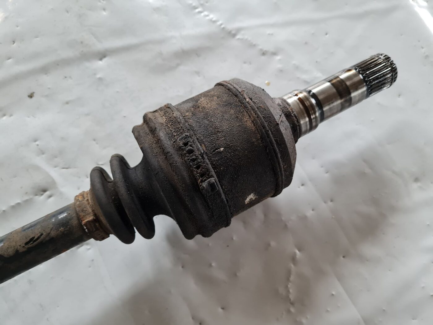 Pusass priekšējā kreisā priekš SAAB 9-5 1999 2 Pusass priekšējā kreisā priekš SAAB 9-5 1999