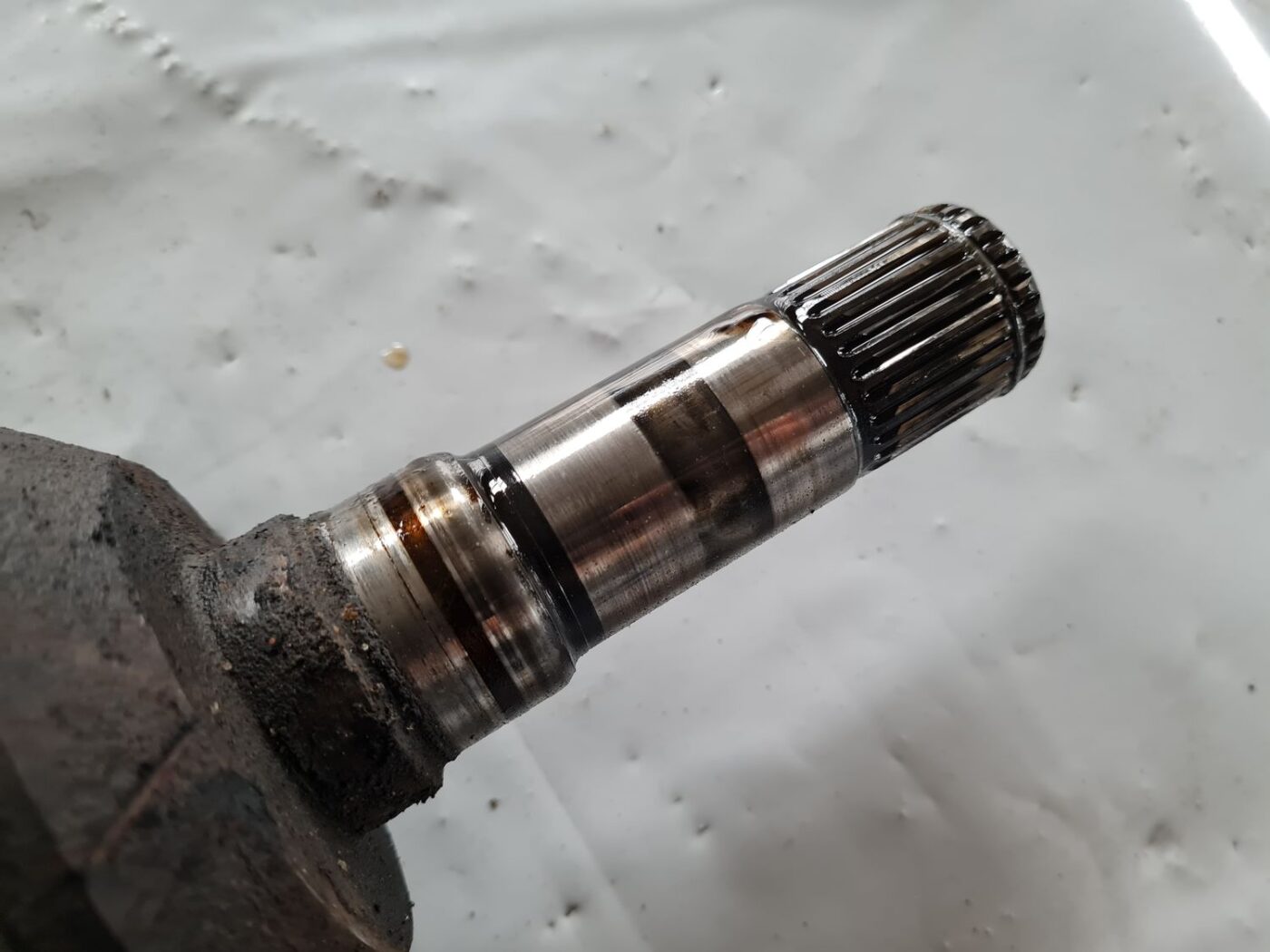 Pusass priekšējā kreisā priekš SAAB 9-5 1999 4 Pusass priekšējā kreisā priekš SAAB 9-5 1999