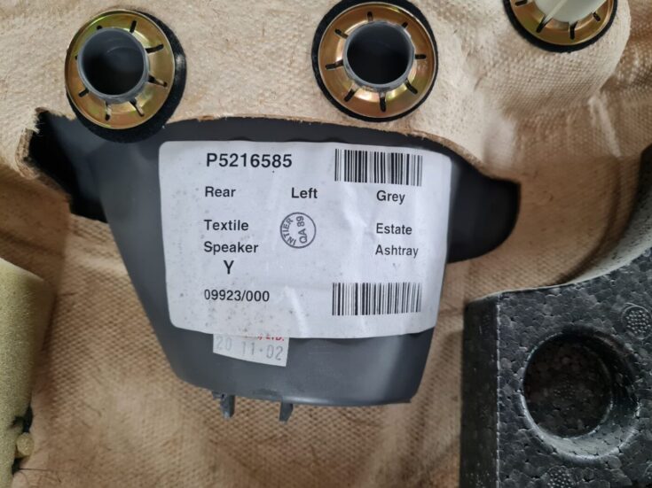 Aizmugurējo kreiso durvju apdare priekš SAAB 9-5 1999