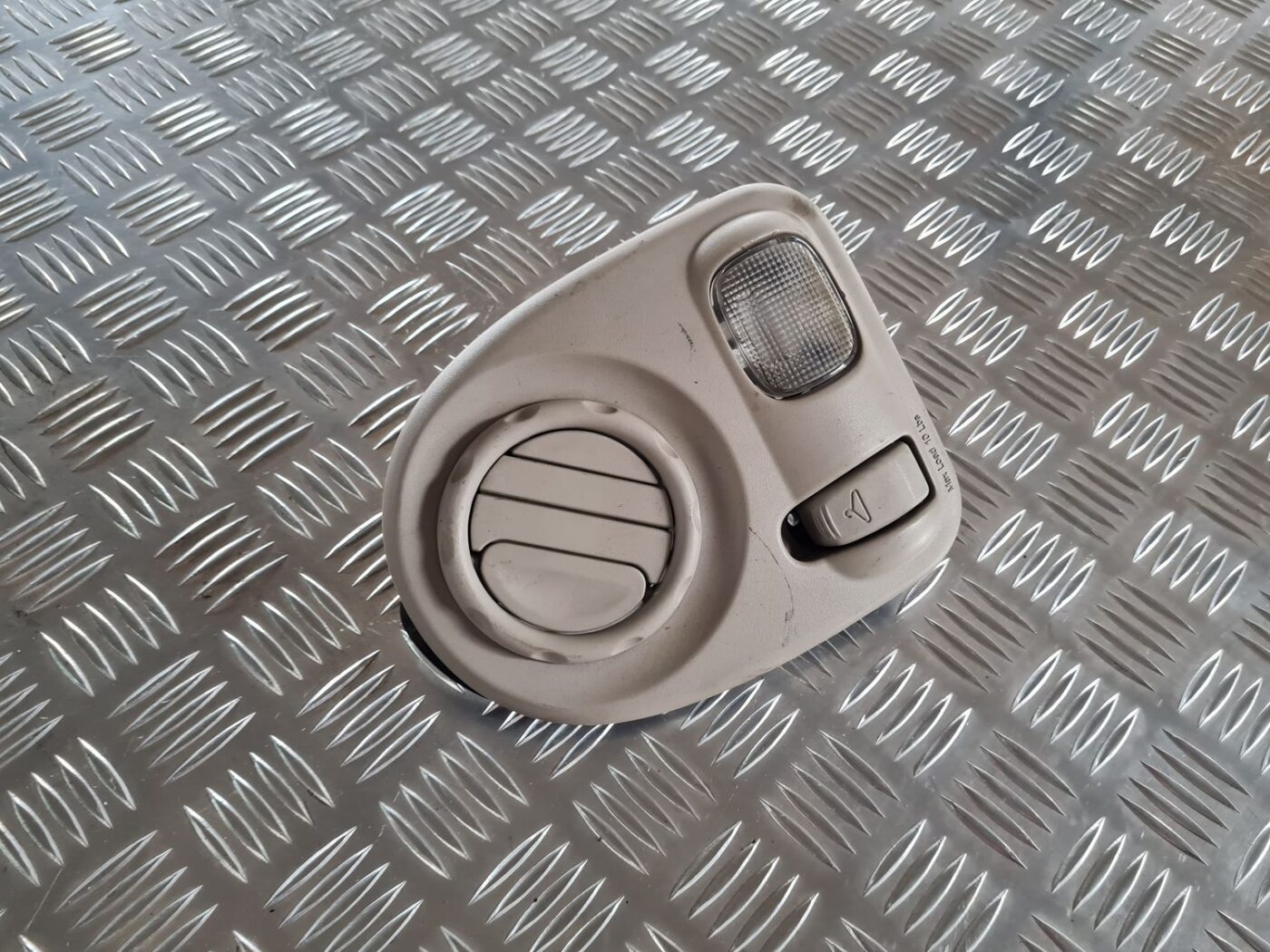 Aizmugurējo sēdvietu apgaismojums priekš CHRYSLER VOYAGER 2006 1 Aizmugurējo sēdvietu apgaismojums priekš CHRYSLER VOYAGER 2006