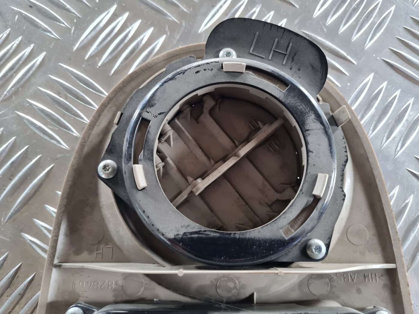 Aizmugurējo sēdvietu apgaismojums priekš CHRYSLER VOYAGER 2006 3 Aizmugurējo sēdvietu apgaismojums priekš CHRYSLER VOYAGER 2006