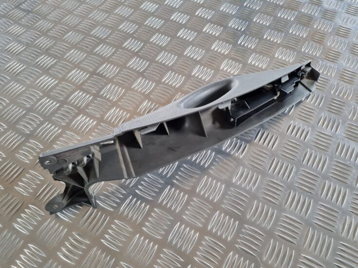 Salona durvju rokturis, aizmugures kreisais priekš CHRYSLER VOYAGER 2006