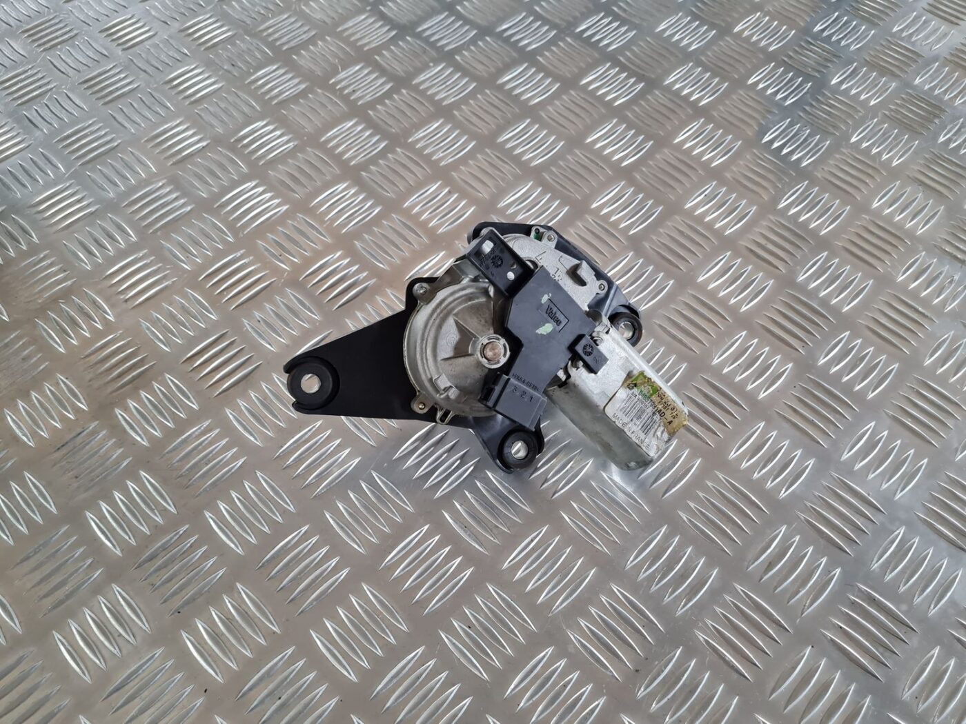 Aizmugurējā stikla tīrītāja motors priekš CHRYSLER VOYAGER 2006 1 Aizmugurējā stikla tīrītāja motors priekš CHRYSLER VOYAGER 2006