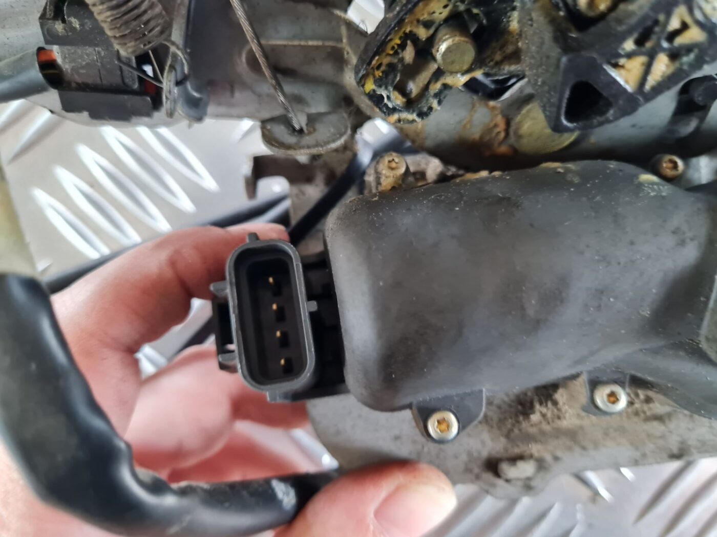 Aizmugurējo labo durvju slēdzene priekš CHRYSLER VOYAGER 2006 7 Aizmugurējo labo durvju slēdzene priekš CHRYSLER VOYAGER 2006