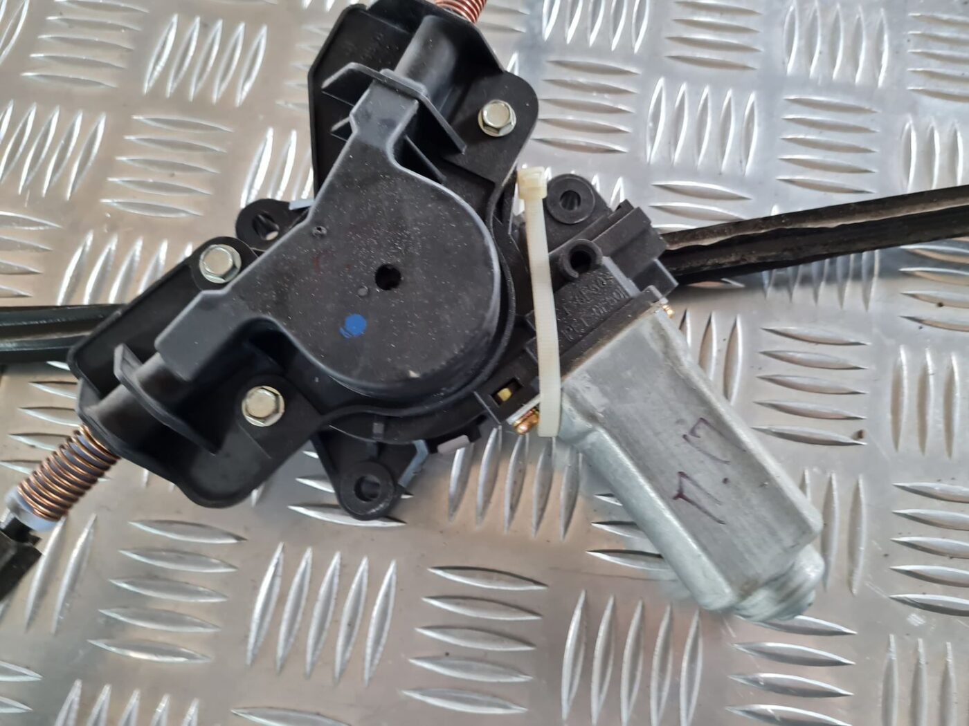 Stikla pacelšanas mehānisms priekšējais labais priekš CHRYSLER VOYAGER 2006 3 Stikla pacelšanas mehānisms priekšējais labais priekš CHRYSLER VOYAGER 2006