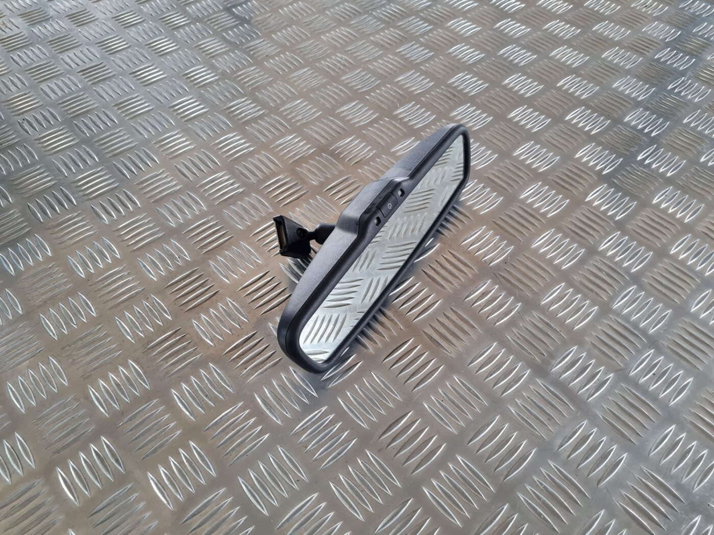 Salona atpakaļskata spogulis priekš CHRYSLER VOYAGER 2006 1 Salona atpakaļskata spogulis priekš CHRYSLER VOYAGER 2006