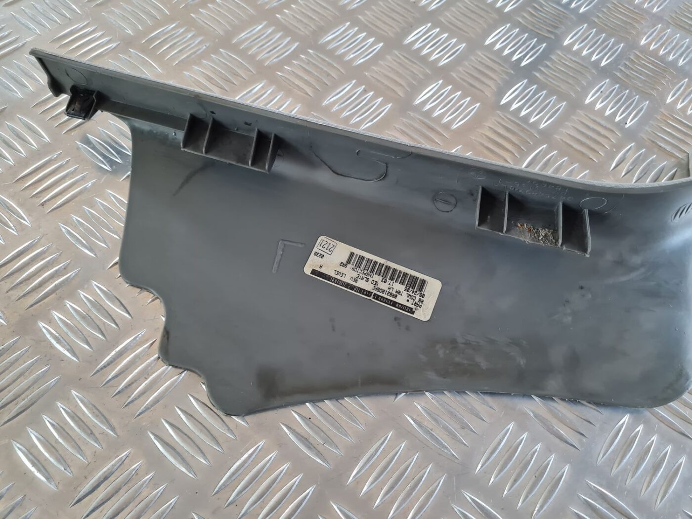 Sliekšņa priekšēja kreisa uzlika (salonā) priekš CHRYSLER VOYAGER 2006 4 Sliekšņa priekšēja kreisa uzlika (salonā) priekš CHRYSLER VOYAGER 2006