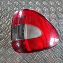 Aizmugurējais kreisais lukturis priekš CHRYSLER VOYAGER 2006