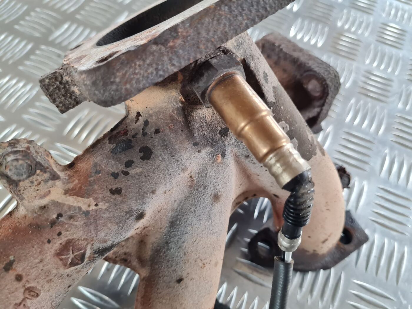 Izplūdes kolektors priekš CHRYSLER VOYAGER 2006 2 Izplūdes kolektors priekš CHRYSLER VOYAGER 2006