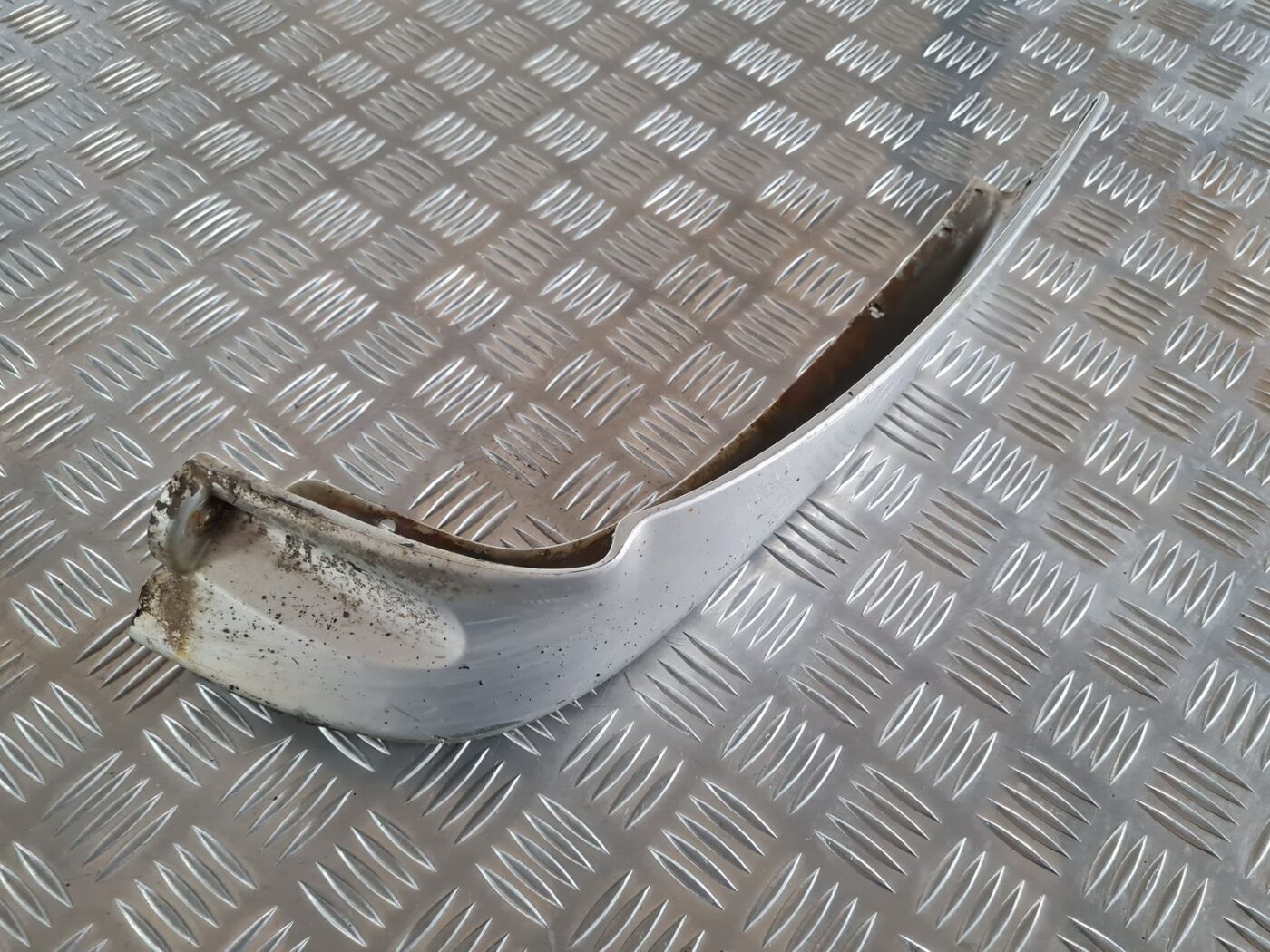 Priekšēja spārna uzlika/moldings priekš CHRYSLER VOYAGER 2006 2 Priekšēja spārna uzlika/moldings priekš CHRYSLER VOYAGER 2006