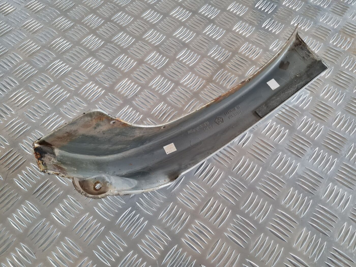 Priekšēja spārna uzlika/moldings priekš CHRYSLER VOYAGER 2006 5 Priekšēja spārna uzlika/moldings priekš CHRYSLER VOYAGER 2006