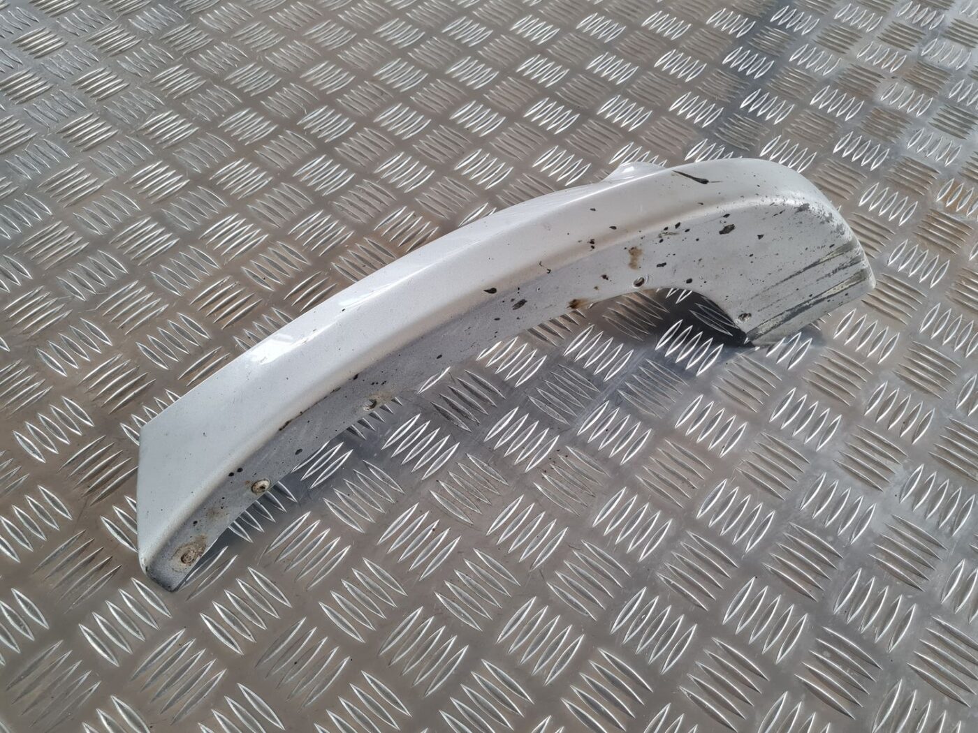 Priekšēja spārna uzlika/moldings priekš CHRYSLER VOYAGER 2006 2 Priekšēja spārna uzlika/moldings priekš CHRYSLER VOYAGER 2006