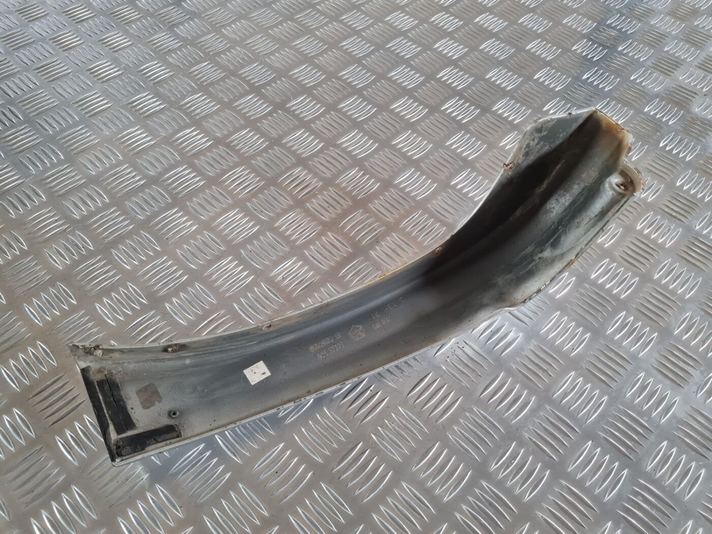 Priekšēja spārna uzlika/moldings priekš CHRYSLER VOYAGER 2006 4 Priekšēja spārna uzlika/moldings priekš CHRYSLER VOYAGER 2006