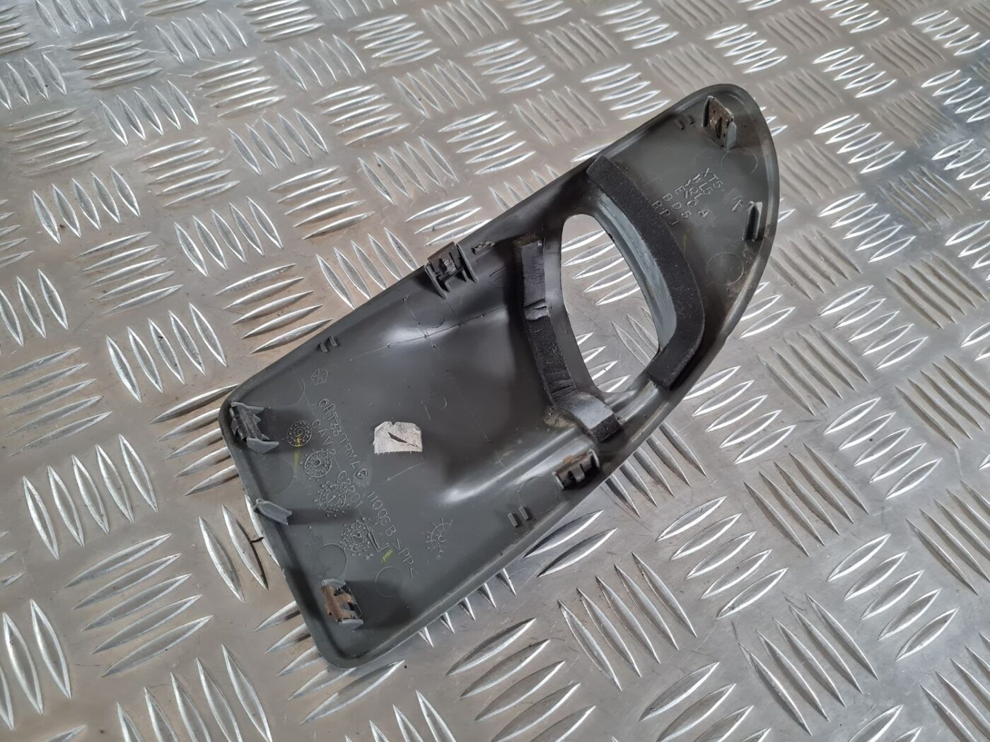 Durvju rokturu apdares uzlika (salonā) priekš CHRYSLER VOYAGER 2006 2 Durvju rokturu apdares uzlika (salonā) priekš CHRYSLER VOYAGER 2006