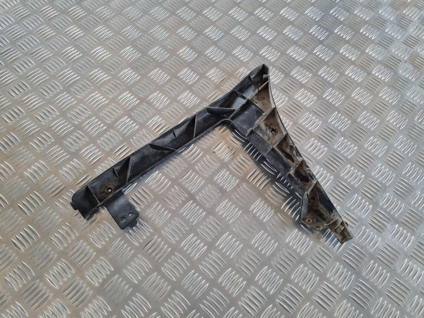 Aizmugurēja bufera kronšteins priekš CHRYSLER VOYAGER 2006 1 Aizmugurēja bufera kronšteins priekš CHRYSLER VOYAGER 2006