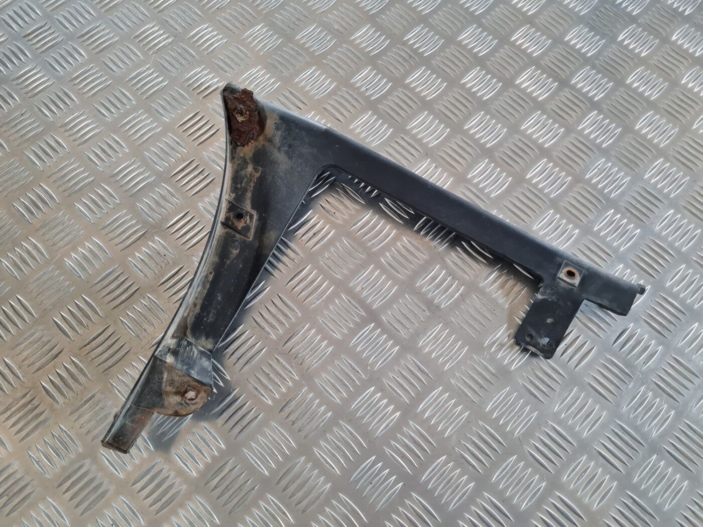 Aizmugurēja bufera kronšteins priekš CHRYSLER VOYAGER 2006 3 Aizmugurēja bufera kronšteins priekš CHRYSLER VOYAGER 2006