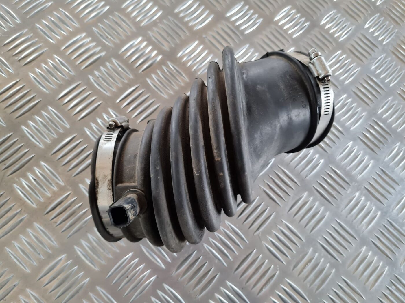 Gaisa filtra korpusa caurule priekš CHRYSLER VOYAGER 2006 2 Gaisa filtra korpusa caurule priekš CHRYSLER VOYAGER 2006