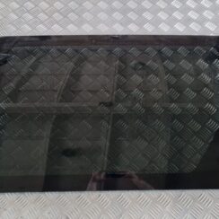 Aizmugurējo kreiso durvju stikls priekš CHRYSLER VOYAGER 2006