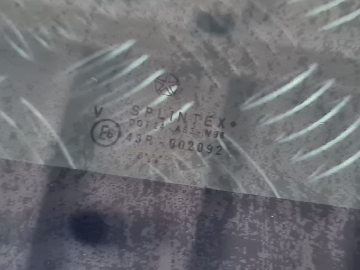 Aizmugurējo kreiso durvju stikls priekš CHRYSLER VOYAGER 2006 2 Aizmugurējo kreiso durvju stikls priekš CHRYSLER VOYAGER 2006