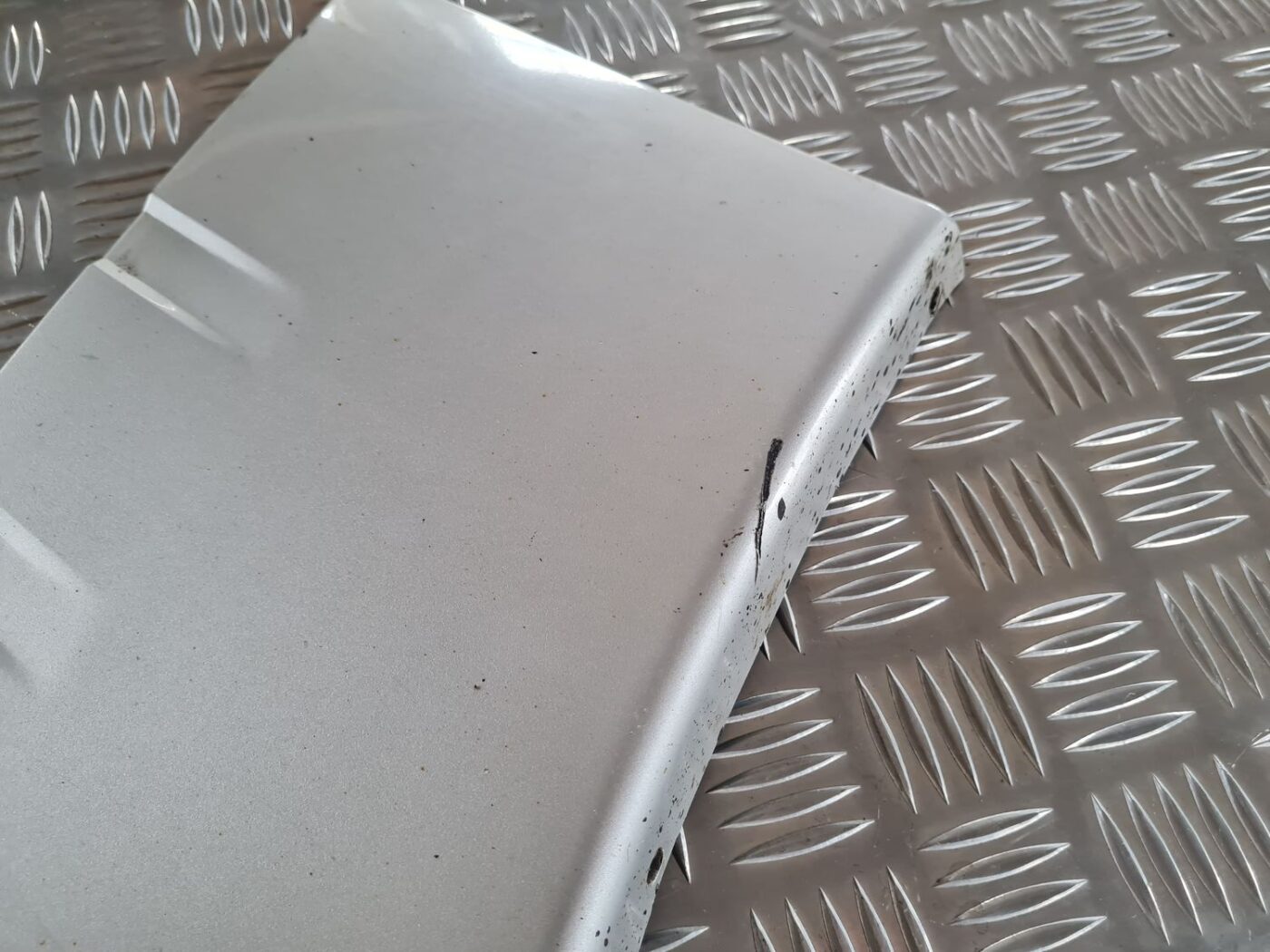 Aizmugurēja spārna uzlika (moldings) priekš CHRYSLER VOYAGER 2006 2 Aizmugurēja spārna uzlika (moldings) priekš CHRYSLER VOYAGER 2006