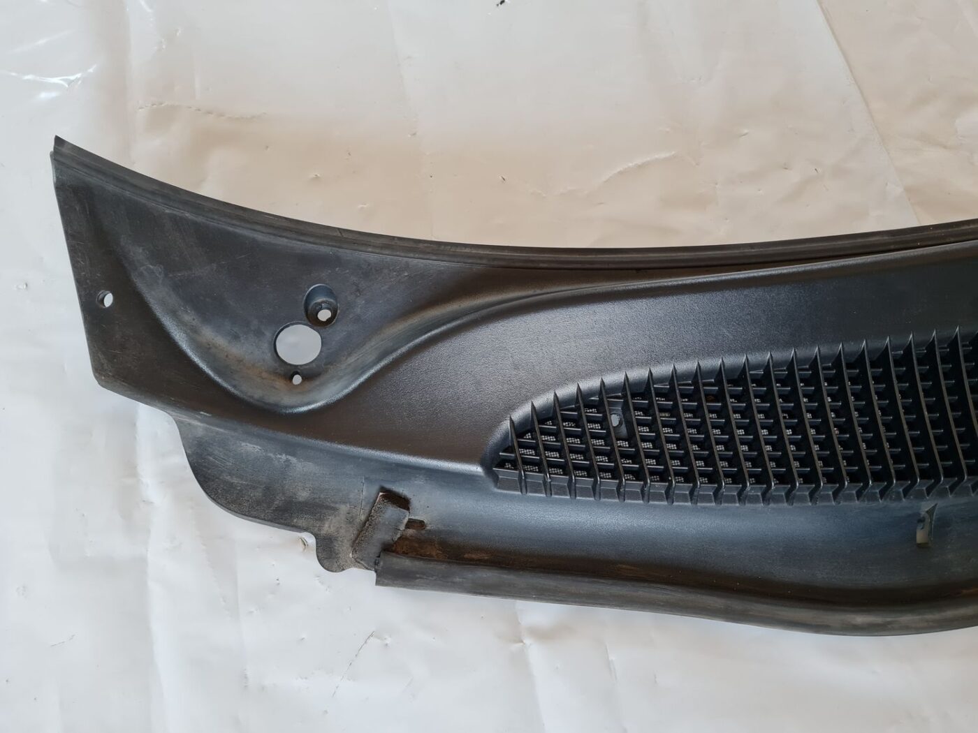 Vējstikla uzlikas (deflektora) režģis priekš CHRYSLER VOYAGER 2006 2 Vējstikla uzlikas (deflektora) režģis priekš CHRYSLER VOYAGER 2006