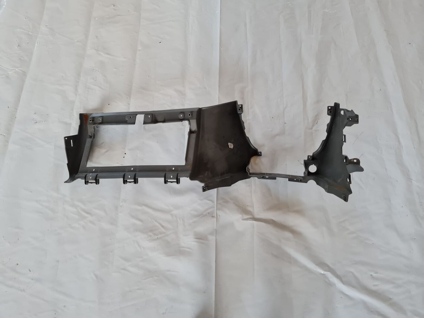 Centrālās konsoles (apdares) sānu panelis priekš CHRYSLER VOYAGER 2006 6 Centrālās konsoles (apdares) sānu panelis priekš CHRYSLER VOYAGER 2006