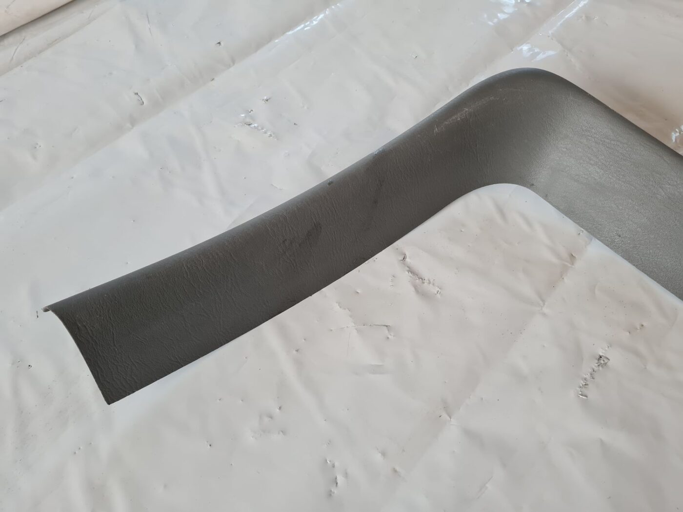 Bagāžnieka vāka apdare priekš CHRYSLER VOYAGER 2006 2 Bagāžnieka vāka apdare priekš CHRYSLER VOYAGER 2006