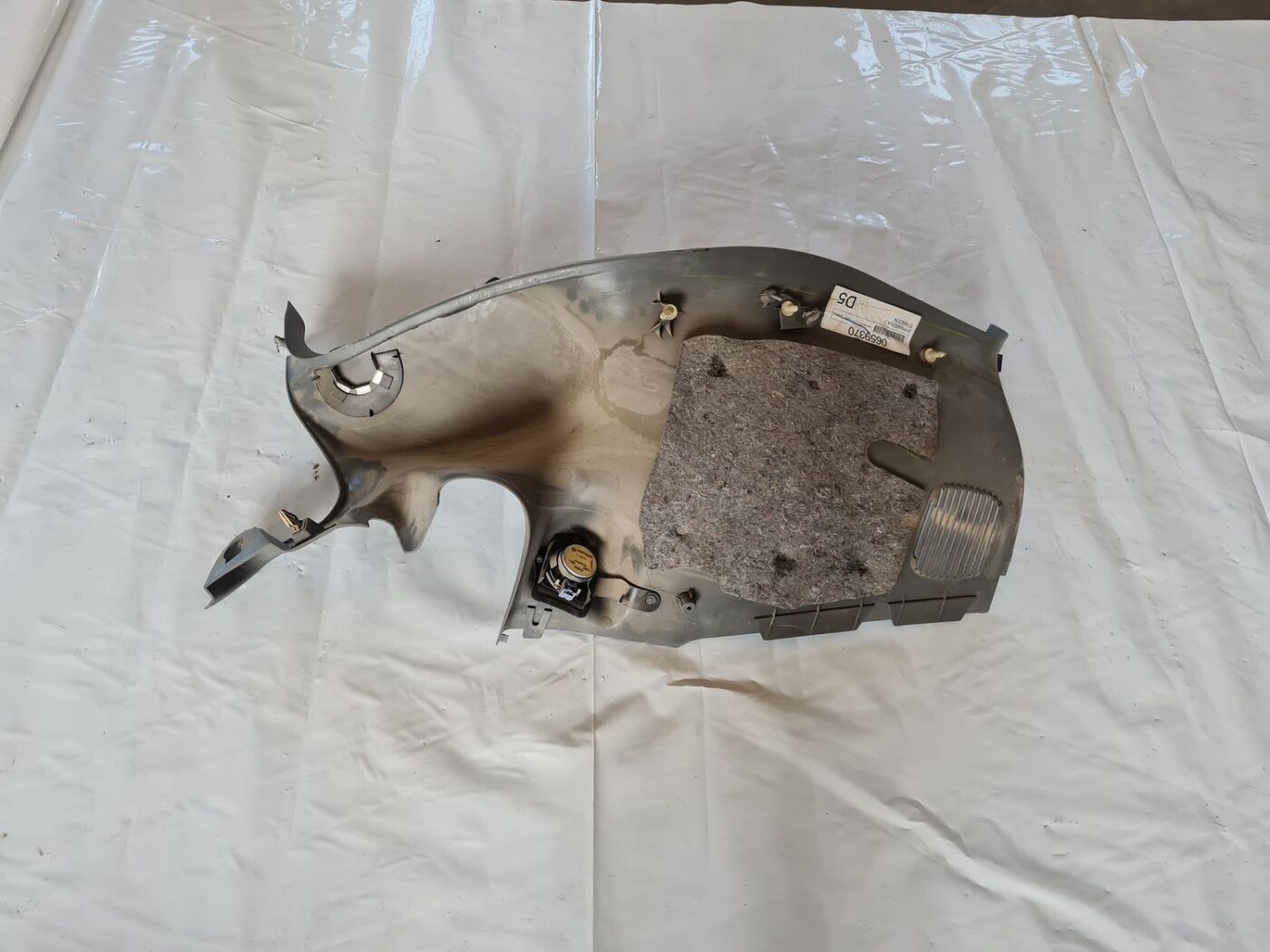 Bagažnieka nodalījuma statnes apdare priekš CHRYSLER VOYAGER 2006 11 Bagažnieka nodalījuma statnes apdare priekš CHRYSLER VOYAGER 2006