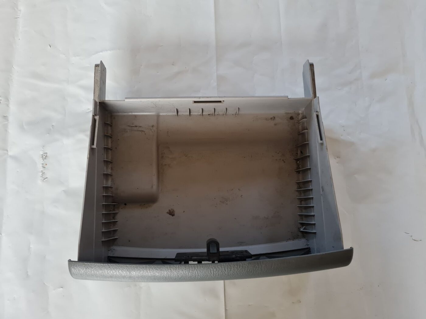 Mantu glabāšanas nodalījums pasažiera pusē priekš CHRYSLER VOYAGER 2006 5 Mantu glabāšanas nodalījums pasažiera pusē priekš CHRYSLER VOYAGER 2006