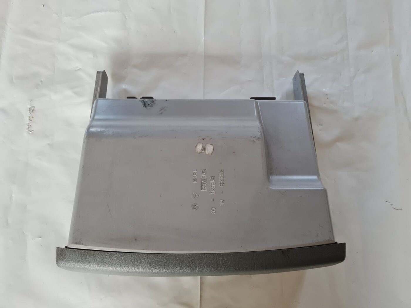 Mantu glabāšanas nodalījums pasažiera pusē priekš CHRYSLER VOYAGER 2006 4 Mantu glabāšanas nodalījums pasažiera pusē priekš CHRYSLER VOYAGER 2006