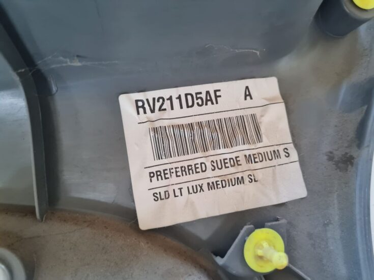 Aizmugurējo kreiso durvju apdare priekš CHRYSLER VOYAGER 2006