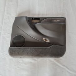 Priekšējo labo durvju apdare priekš CHRYSLER VOYAGER 2006