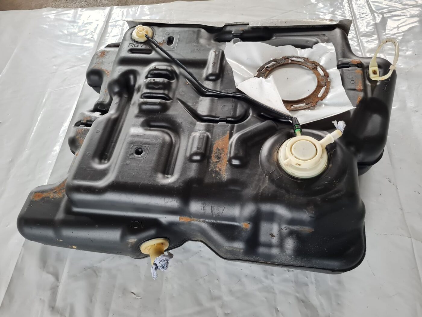 Degvielas tvertne priekš CHRYSLER VOYAGER 2006 2 Degvielas tvertne priekš CHRYSLER VOYAGER 2006