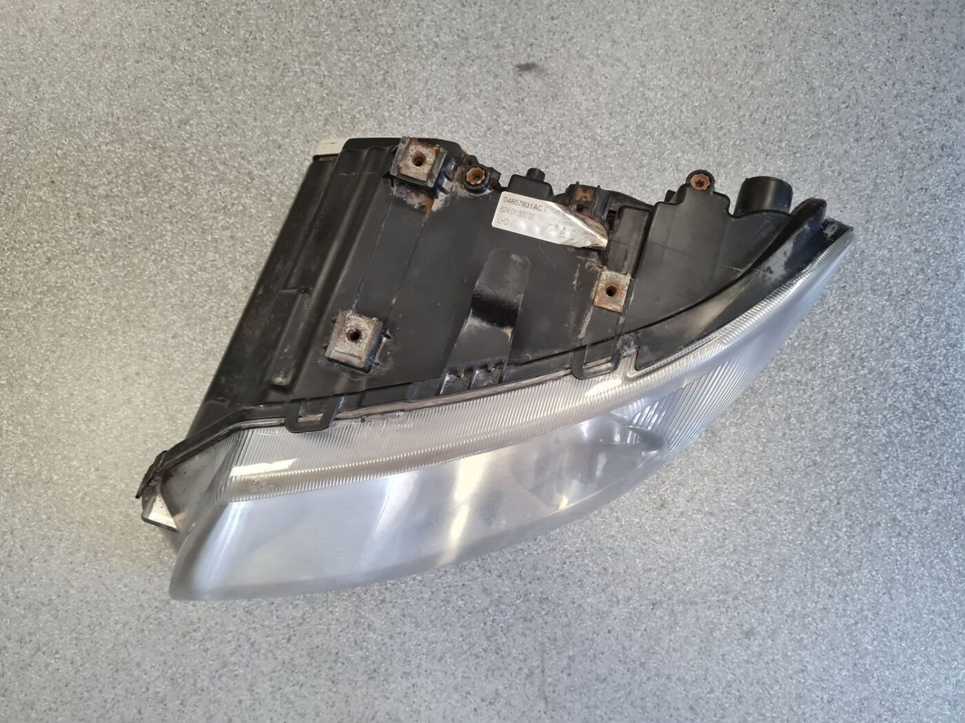 Priekšējais kreisais lukturis priekš CHRYSLER VOYAGER 2006 8 Priekšējais kreisais lukturis priekš CHRYSLER VOYAGER 2006